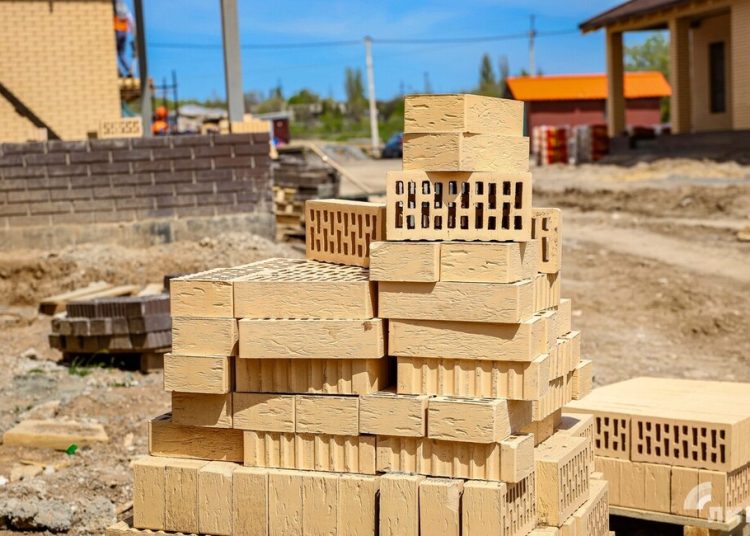 Шесть городов в ЛНР выбраны для крупного строительства и реновации жилья