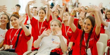 Педвузы России примут тысячи школьников из Донбасса и Новороссии на летние смены