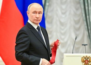 Зампред Правительства ДНР Илья Емельянов получил высшую государственную награду из рук Президента