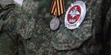 Бывшим штурмовикам вручили в ДНР награды за службу в тылу и на передовой