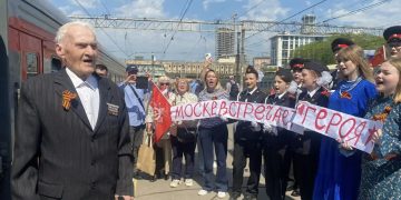 Луганский столетний Ветеран встретился с участниками СВО в Москве