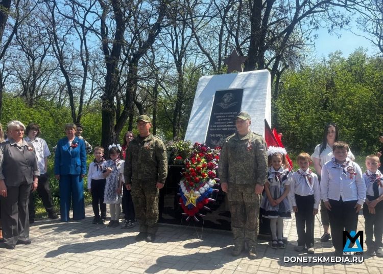 Группировка «Центр» засыпала позиции ВСУ листовками в День Победы