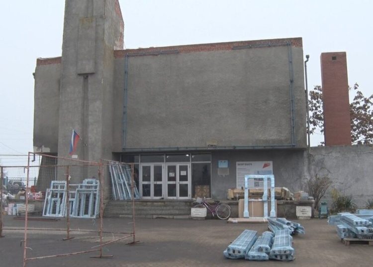Фасад музея имени Георгия Седова начали ремонтировать в Новоазовском округе