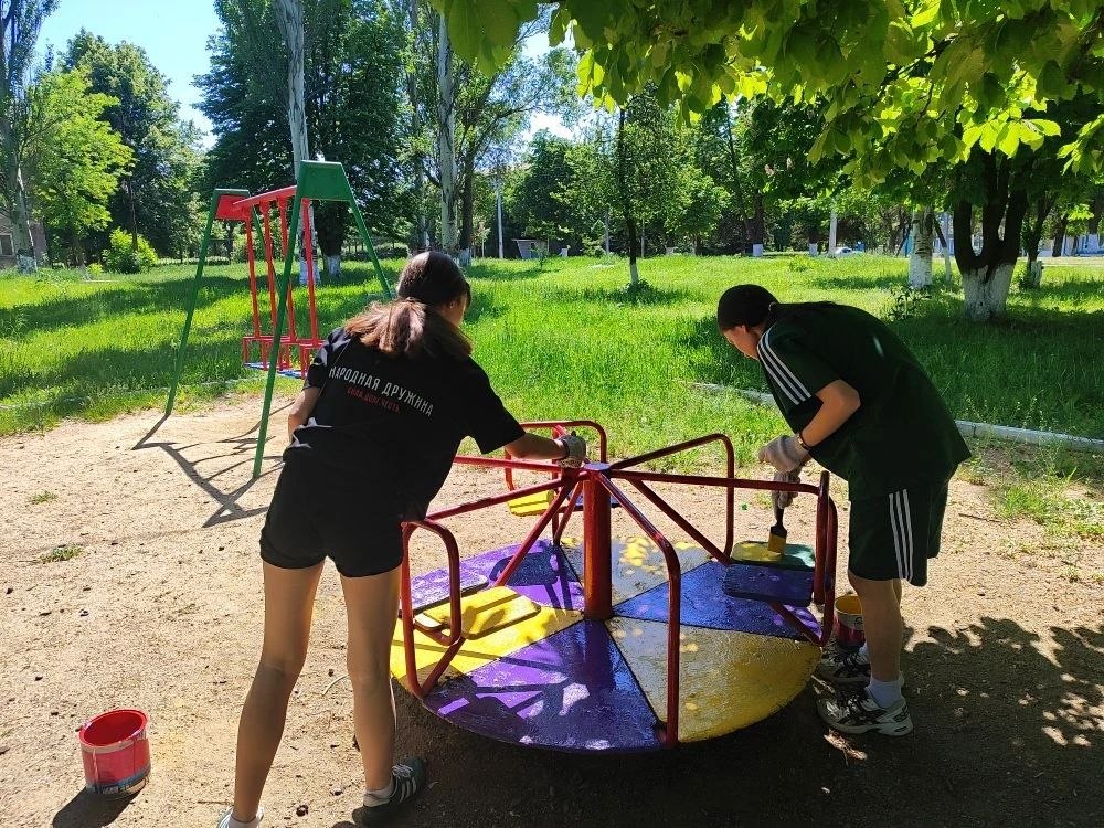 Автобусы на Иловайск, набережная в Новоазовске и завершение автопробега из Владивостока