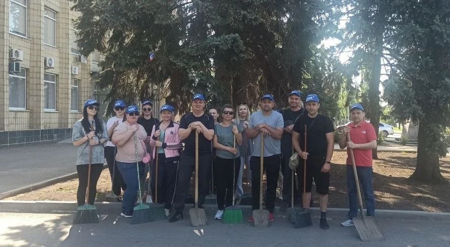 Автобусы на Иловайск, набережная в Новоазовске и завершение автопробега из Владивостока
