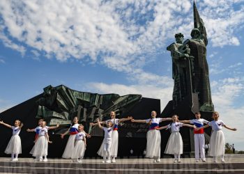 Автобусы на Иловайск, набережная в Новоазовске и завершение автопробега из Владивостока