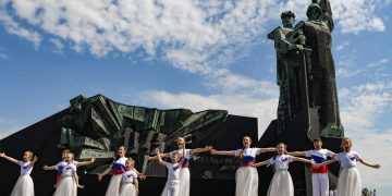 Автобусы на Иловайск, набережная в Новоазовске и завершение автопробега из Владивостока