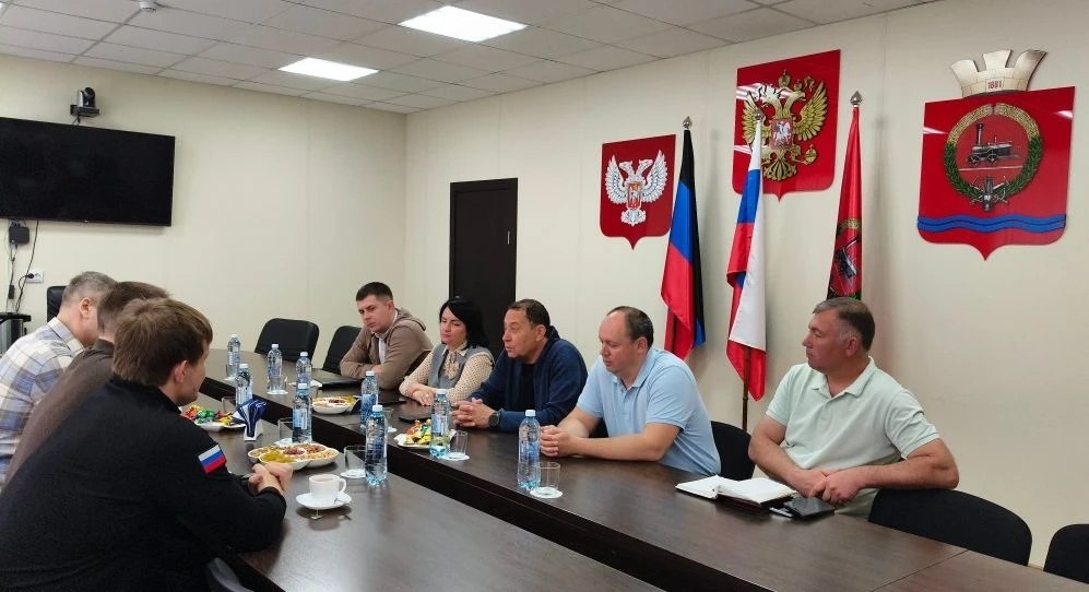 Годовщина боев за Донецкий аэропорт, последний звонок и спортивный триумф Макеевки. Дайджест за 26 мая