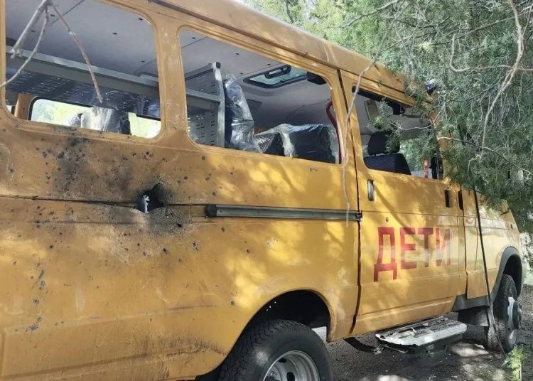 Вражеский беспилотник атаковал школу и автобус в Запорожской области, обошлось без жертв