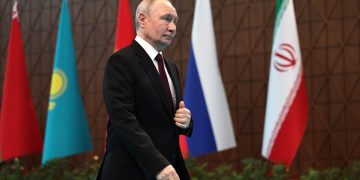 «Русские бьют!»: Путин прокомментировал падение БПЛА на жилой дом в Румынии и предложил экспертизу