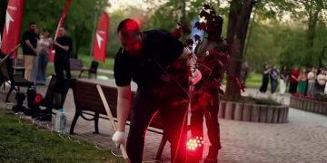 «Память, которая будет расти»: в Донецке высадили красные клёны в память о детях войны