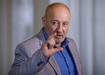 Золотой билет на родину: уехавших украинцев обяжут платить двойные налоги