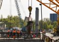 От главного моста Донецка осталась лишь каменная основа