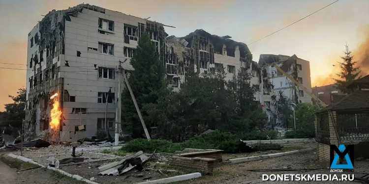 Украинские фашисты бьют по сонным детям