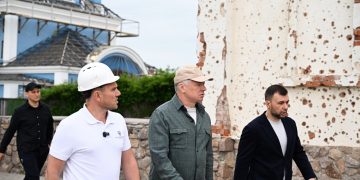 Хуснуллин в Донецке: ремонт жилья возле мечети и благоустройство сквера Хуснуллин в Донецке: ремонт жилья возле мечети и благоустройство сквера