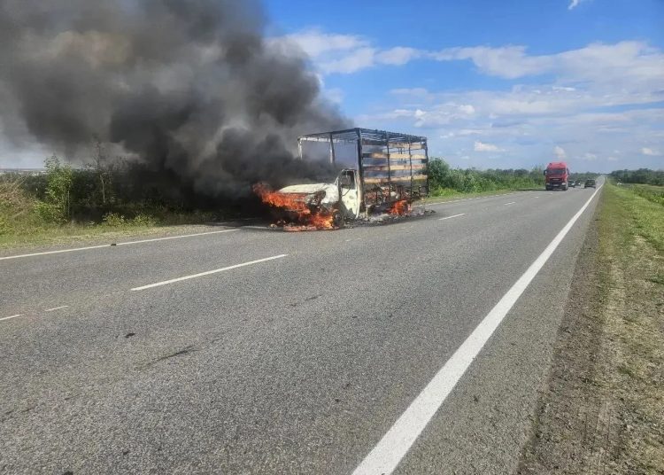 В ЛНР под удары вражеских дронов попали комбайнеры, строители и водители