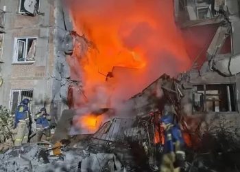 Спасатели завершили разбор завалов рухнувшего от удара БПЛА подъезда в Горловке Спасатели завершили разбор завалов рухнувшего от удара БПЛА подъезда в Горловке