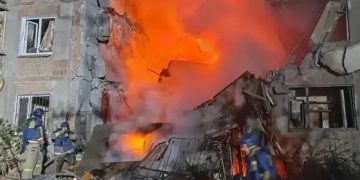 Спасатели завершили разбор завалов рухнувшего от удара БПЛА подъезда в Горловке Спасатели завершили разбор завалов рухнувшего от удара БПЛА подъезда в Горловке