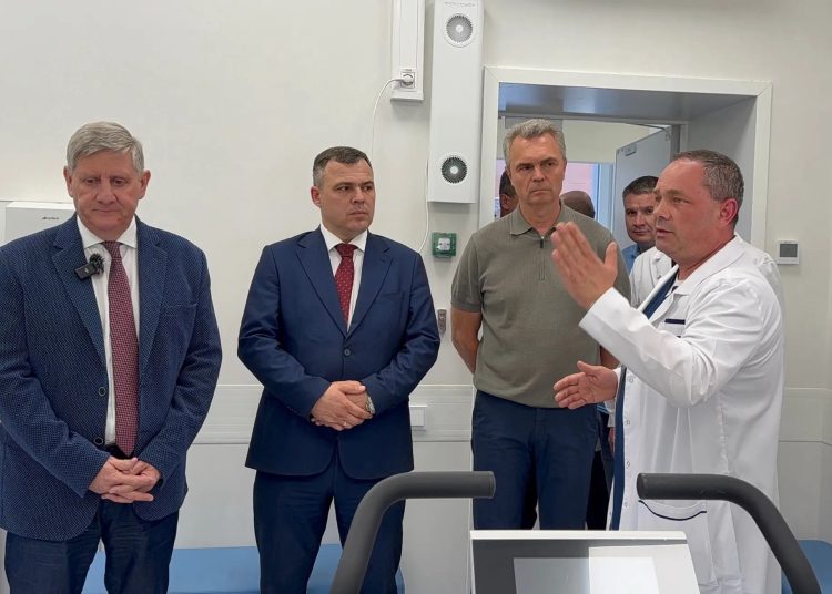 Больше тысячи пациентов в день будет принимать восстановленная Москвой поликлиника №1 в Донецке