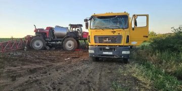 В ЛНР под удары вражеских дронов попали комбайнеры, строители и водители