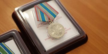 Сотрудникам ГУФСИН по ДНР вручили медали и грамоты перед Днём России Сотрудникам ГУФСИН по ДНР вручили медали и грамоты перед Днём России