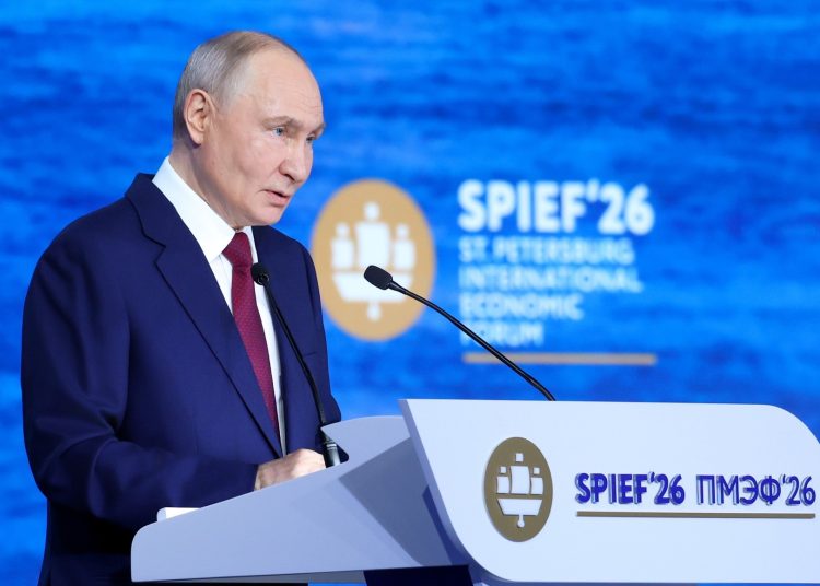 Путин заявил, что Россия будет добиваться денацификации Украины