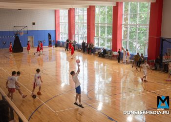 В Донецке после капитального обновления открыли игровой зал Дворца спорта «Спарта» В Донецке после капитального обновления открыли игровой зал Дворца спорта «Спарта»