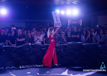 Кровь и любовь: День молодёжи в Донбассе отпраздновали с размахом вопреки всему