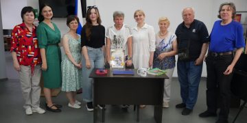 Писательница Ольга Ключарёва из Москвы пополнила фонды донецких библиотек