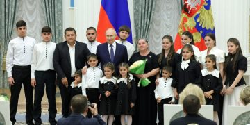 Владимир Путин пообещал убежище иностранцам, бегущим от отмены традиционных ценностей на Западе