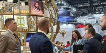 Второй день ПМЭФ: Стенд ДНР заинтересовал делегацию из Саудовской Аравии