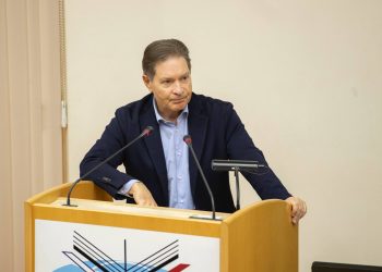 На ПМЭФ профессор МГИМО Безруков спрогнозировал России 20 лет перманентных войн