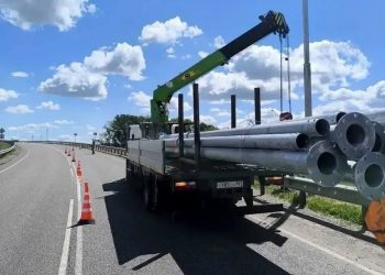 На ключевых дорогах ДНР до границ с ЛНР и Ростовской областью монтируют освещение