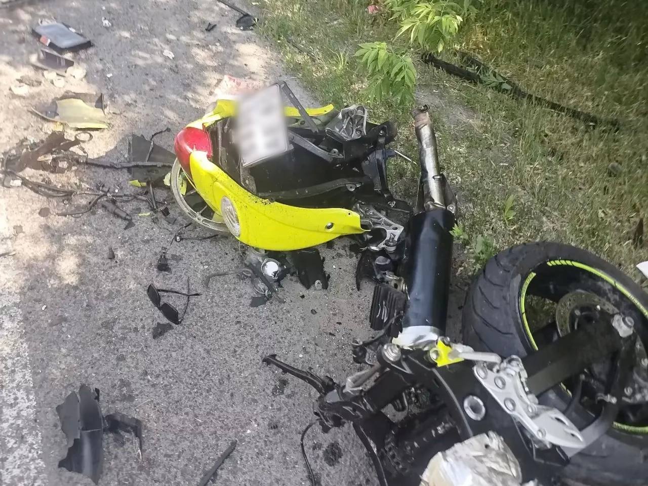 На трассе под Мариуполем в жутком ДТП с мотоциклом погибли два человека