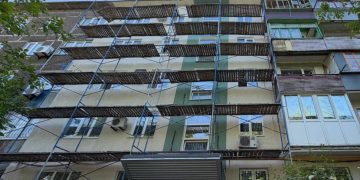 В Мариуполе завершают восстановление очередного дома на проспекте Нахимова В Мариуполе завершают восстановление очередного дома на проспекте Нахимова