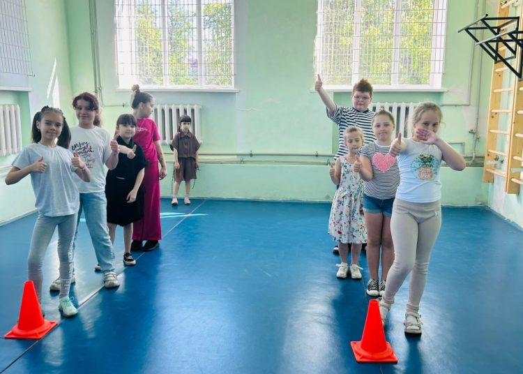 Танцоры «Зарева» забирают Гран-при, в Енакиево латают коммунальные дыры, а в Торезе чествуют 95-летнюю именинницу. Дайджест за 9 июня