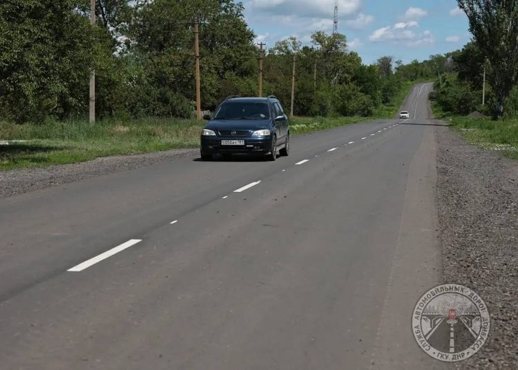 В Амвросиевском округе обновили 13,5 км трассы до Васильевки В Амвросиевском округе обновили 13,5 км трассы до Васильевки