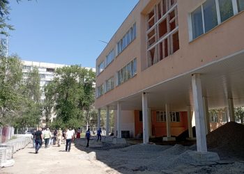 Московский подрядчик ГБУ «Гормост» завершает демонтаж и обновление гимназии №52 в Луганске