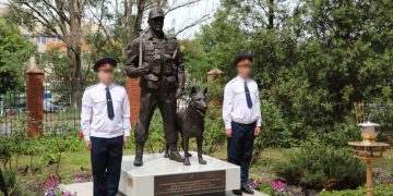 В Донецке открыли бронзовый монумент сотрудникам уголовно-исполнительной системы