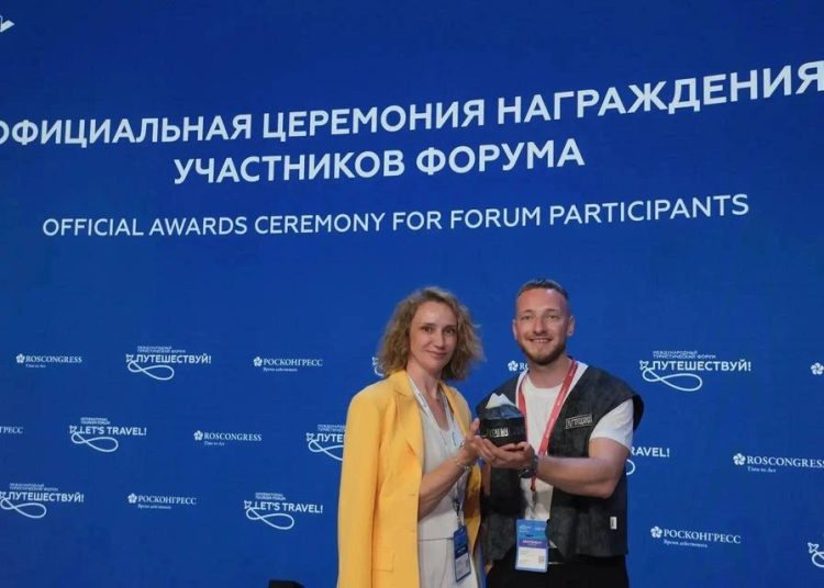 Делегация ЛНР завоевала премию «Вершина туризма» на международном форуме «Путешествуй!» в Москве Делегация ЛНР завоевала премию «Вершина туризма» на международном форуме «Путешествуй!» в Москве