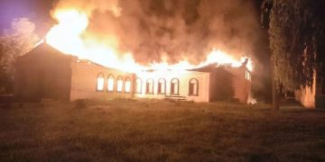 Из-за ударов украинских беспилотников в ЛНР сгорели сельский клуб и библиотека