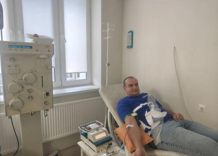 Активисты и студенты-спасатели Краснодона в ЛНР сдали кровь в День донора