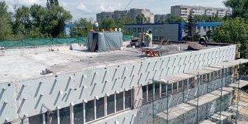 «Ситуация достигла критической точки»: как Москва восстанавливает школу в Луганске, где не было ремонта 38 лет