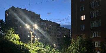 Впервые с 2014 года в Киевском районе Донецка заработали уличные фонари