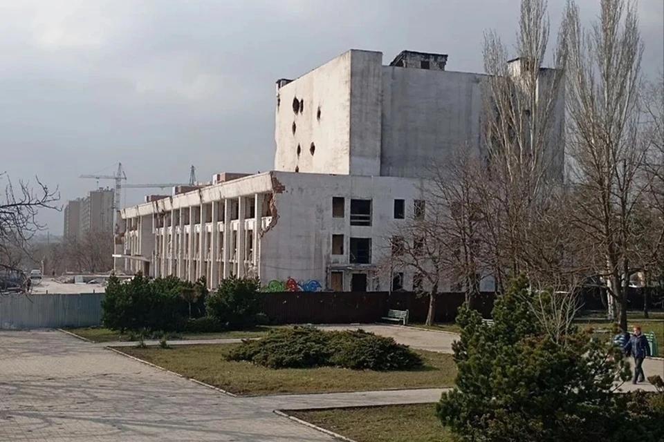 Поимка мошенников в Снежном, выставка Шенделя в Донецке и открытие «Звезды Героя» в Торезе. Дайджест за 20 июня