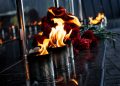В День памяти и скорби дончане несут цветы к мемориалам