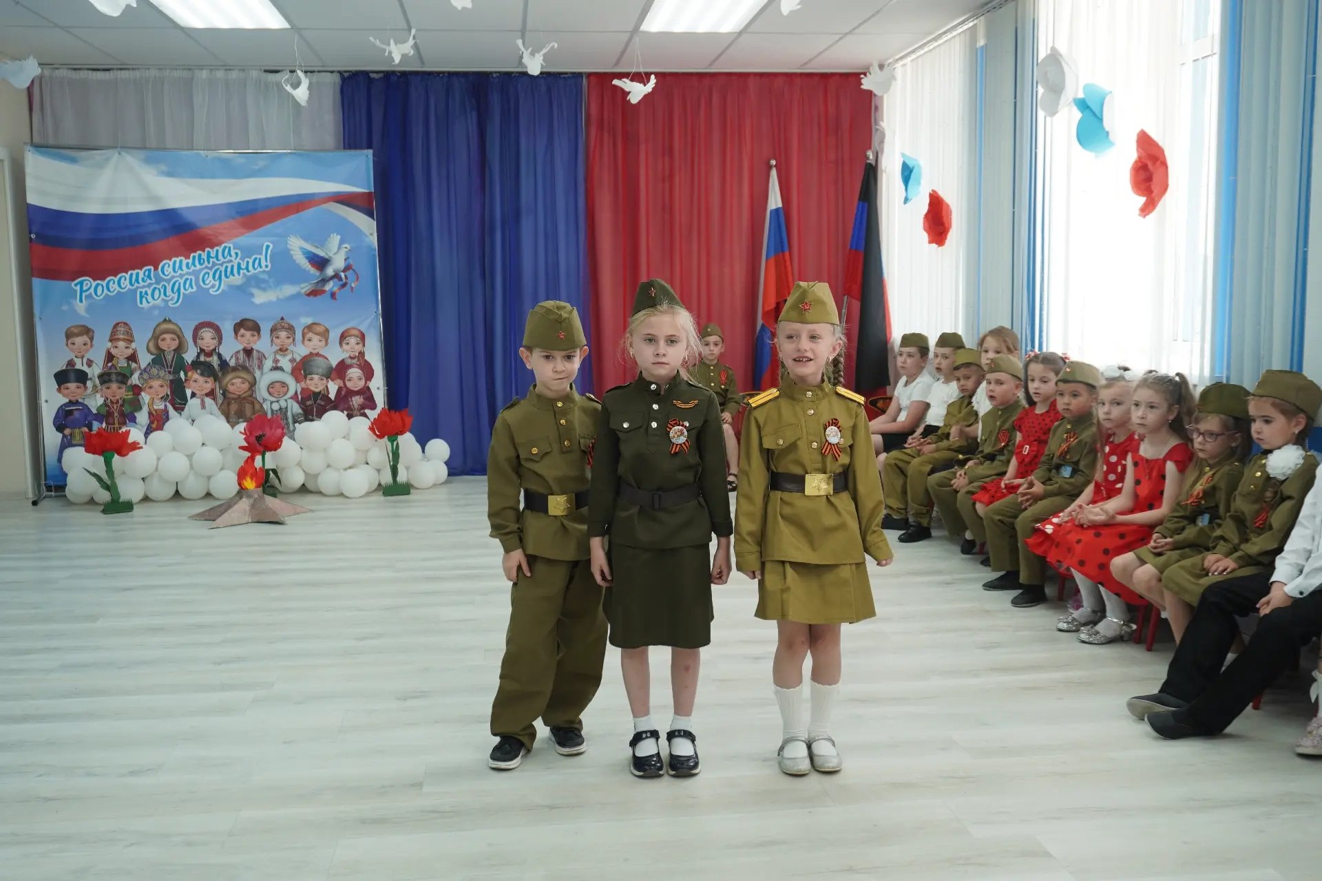 Годовщина начала ВОВ, восстановление трамвайного депо Мариуполя и кузнечики-гиганты в Амвросиевке. Дайджест за 22 июня