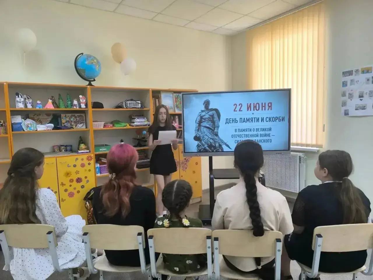 Годовщина начала ВОВ, восстановление трамвайного депо Мариуполя и кузнечики-гиганты в Амвросиевке. Дайджест за 22 июня