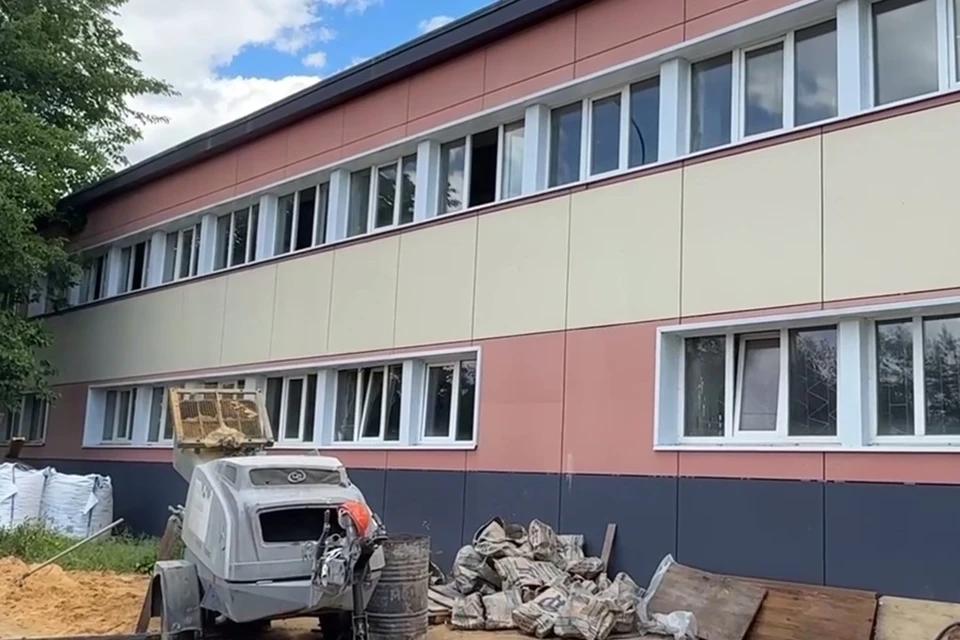Годовщина начала ВОВ, восстановление трамвайного депо Мариуполя и кузнечики-гиганты в Амвросиевке. Дайджест за 22 июня