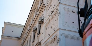 «Донбасс Опера», устоявшая после шести обстрелов, готовится к капремонту